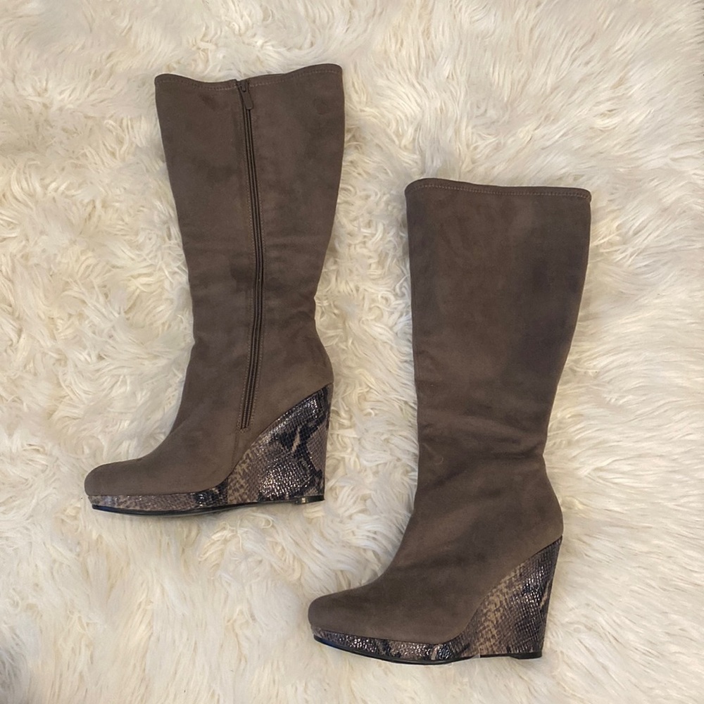 NWOT 5” heeled snakeskin boots